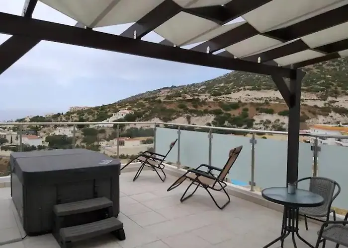 Panoramic Holidays Apartment *